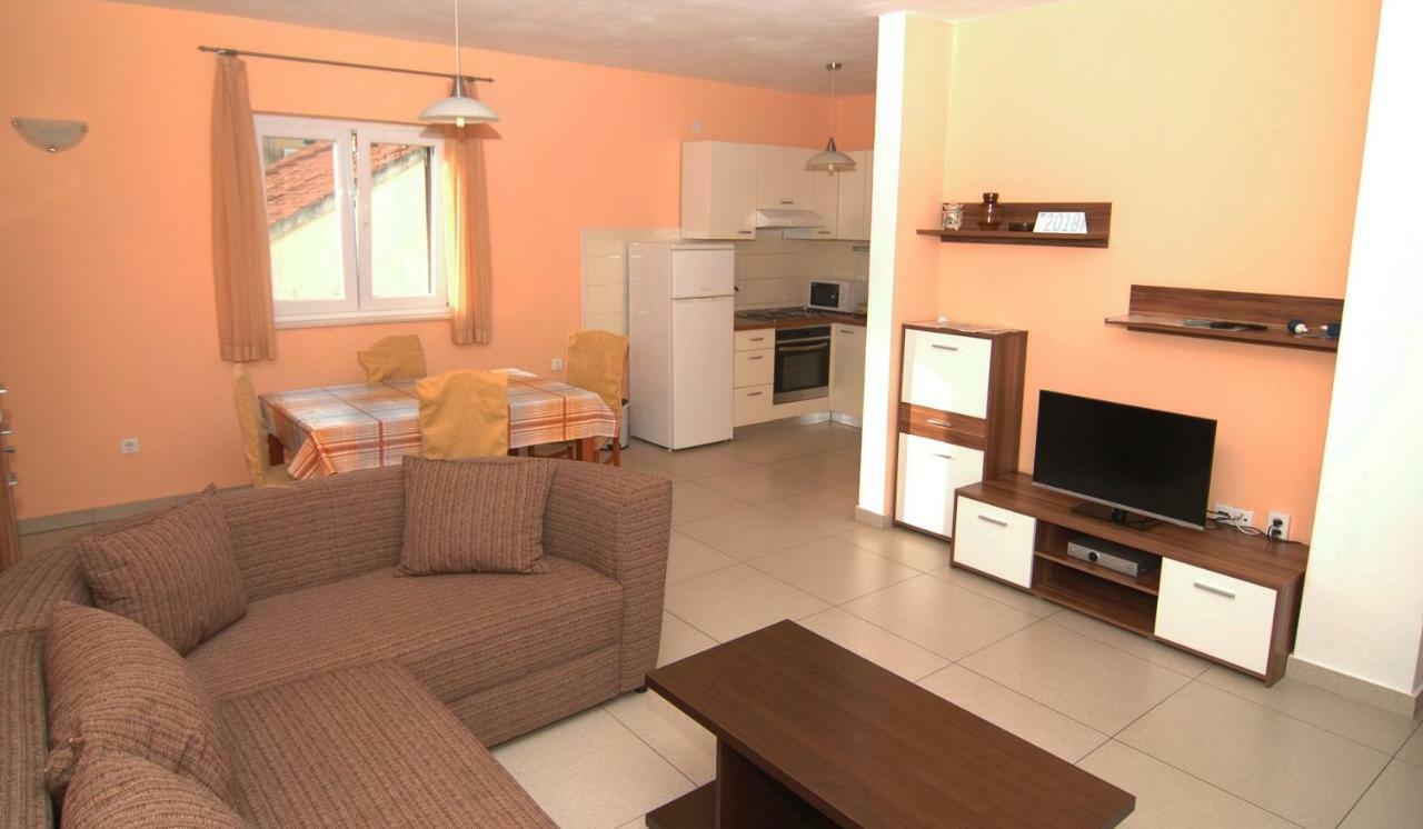 Apartment Urem Biograd Na Moru Exteriör bild