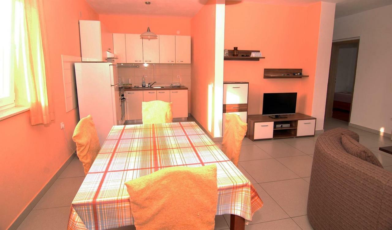 Apartment Urem Biograd Na Moru Exteriör bild