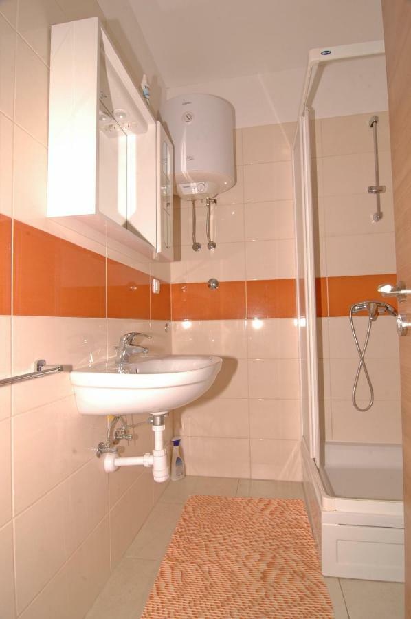 Apartment Urem Biograd Na Moru Exteriör bild
